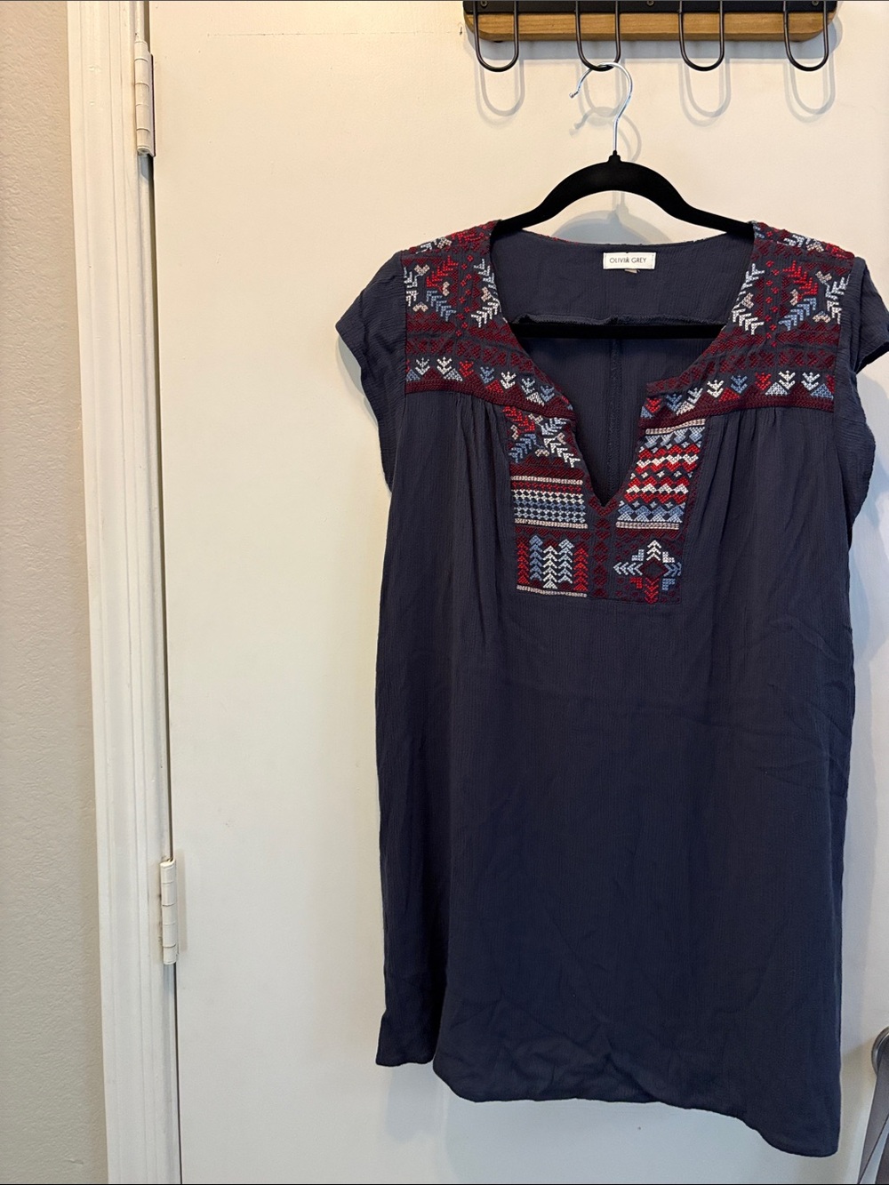 Olivia Grey Navy Blue Boho Embroidered Split Neck Blouse Top SZ M Bohemian Chic